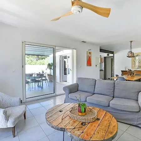 3 Bedroom Beautiful In Hébergement de vacances *