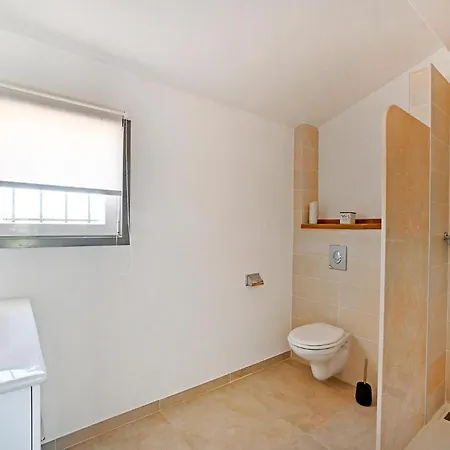 3 Bedroom Beautiful In Hébergement de vacances *