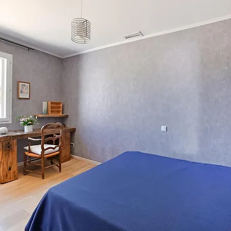 3 Bedroom Beautiful In Remoulins
