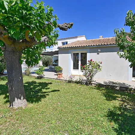 3 Bedroom Beautiful In Casa vacanze Remoulins