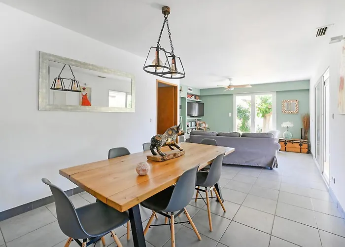 3 Bedroom Beautiful In Ремулен