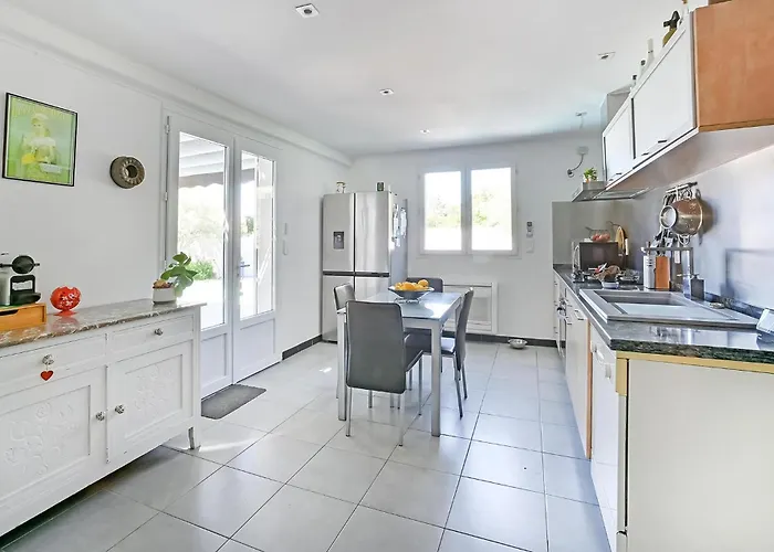 Дом отдыха 3 Bedroom Beautiful In