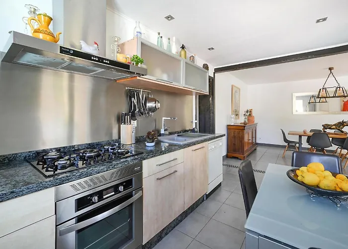 Дом отдыха 3 Bedroom Beautiful In