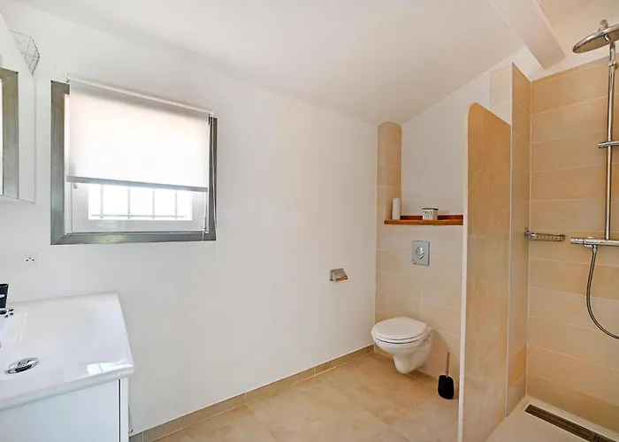 3 Bedroom Beautiful In Дом отдыха *